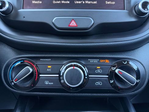 Used 2025 Kia Soul LX w/ LX Technology Package FWD image 24