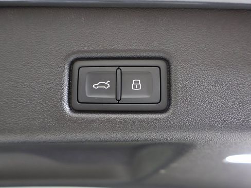 New 2025 Audi Q5 Prestige image 16