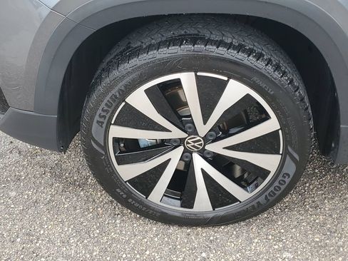 Certified 2023 Volkswagen Taos SE FWD image 13