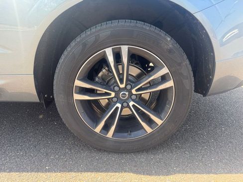 Used 2020 Volvo XC60 T5 Momentum w/ Protection Package Premier image 7