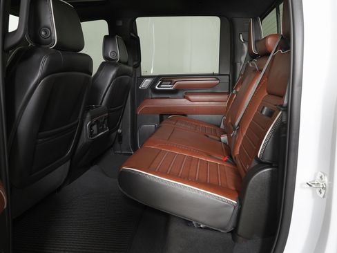 Used 2025 GMC Sierra 3500 Denali Ultimate image 13