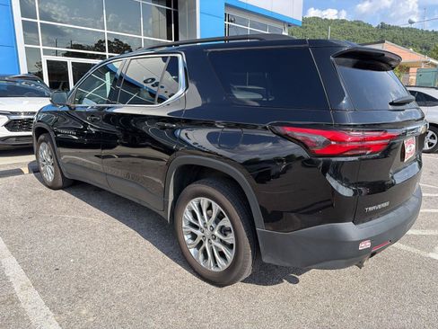 Used 2022 Chevrolet Traverse LT FWD image 3