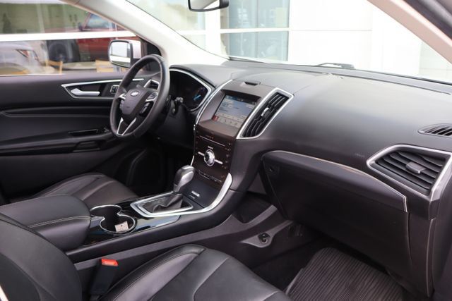 Used 2017 Ford Edge Titanium w/ Technology Package AWD/4WD image 41