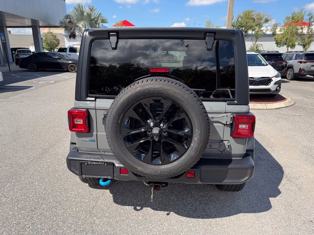 Used 2023 Jeep Wrangler Unlimited Sahara w/ Cold Weather Group AWD/4WD image 6
