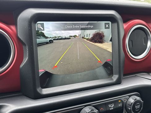 Used 2022 Jeep Gladiator Rubicon w/ LED Lighting Group AWD/4WD image 22