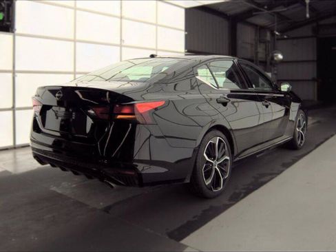 Used 2025 Nissan Altima 2.5 SR FWD image 9