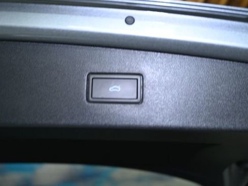 Used 2022 Volkswagen Tiguan SE image 43