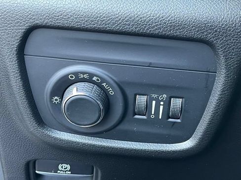 Used 2023 Jeep Grand Cherokee Altitude AWD/4WD image 21