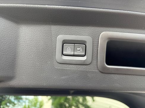 Used 2025 Chevrolet Equinox LT FWD image 24