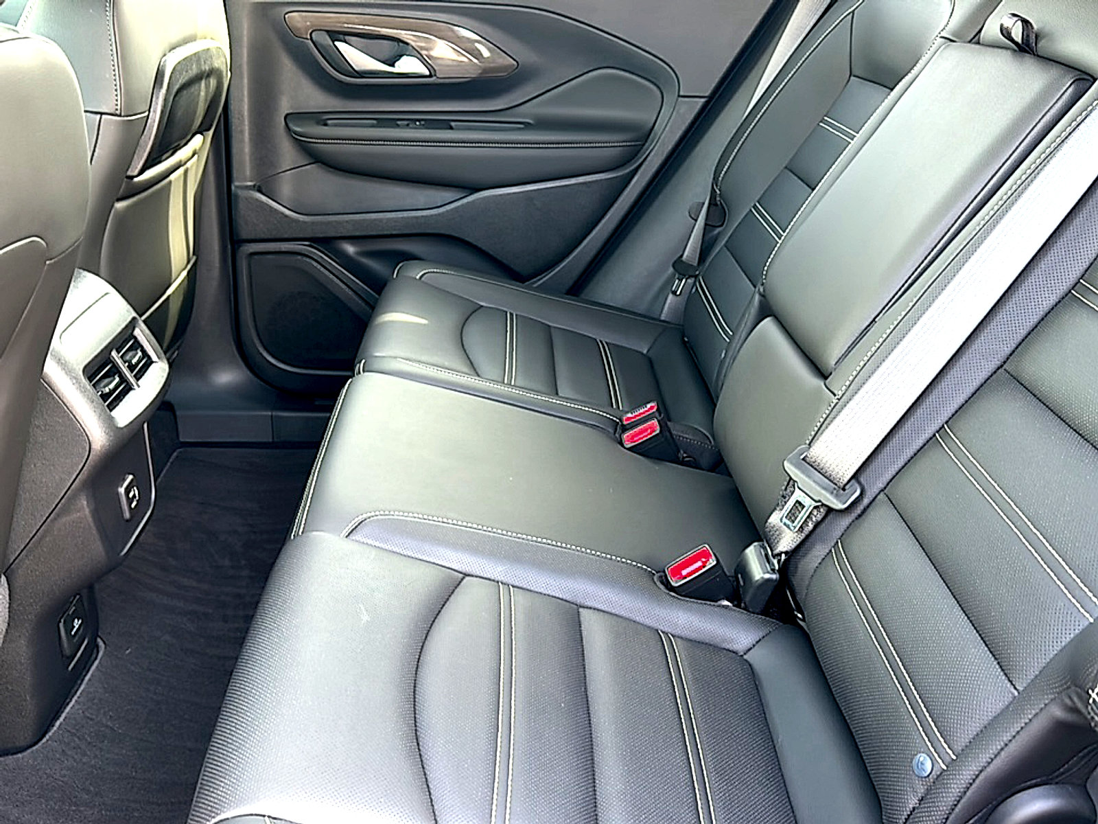 Used 2023 GMC Terrain Denali AWD/4WD image 19