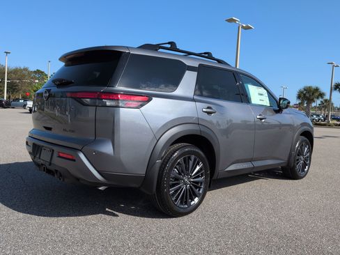 New 2026 Nissan Pathfinder SL image 5