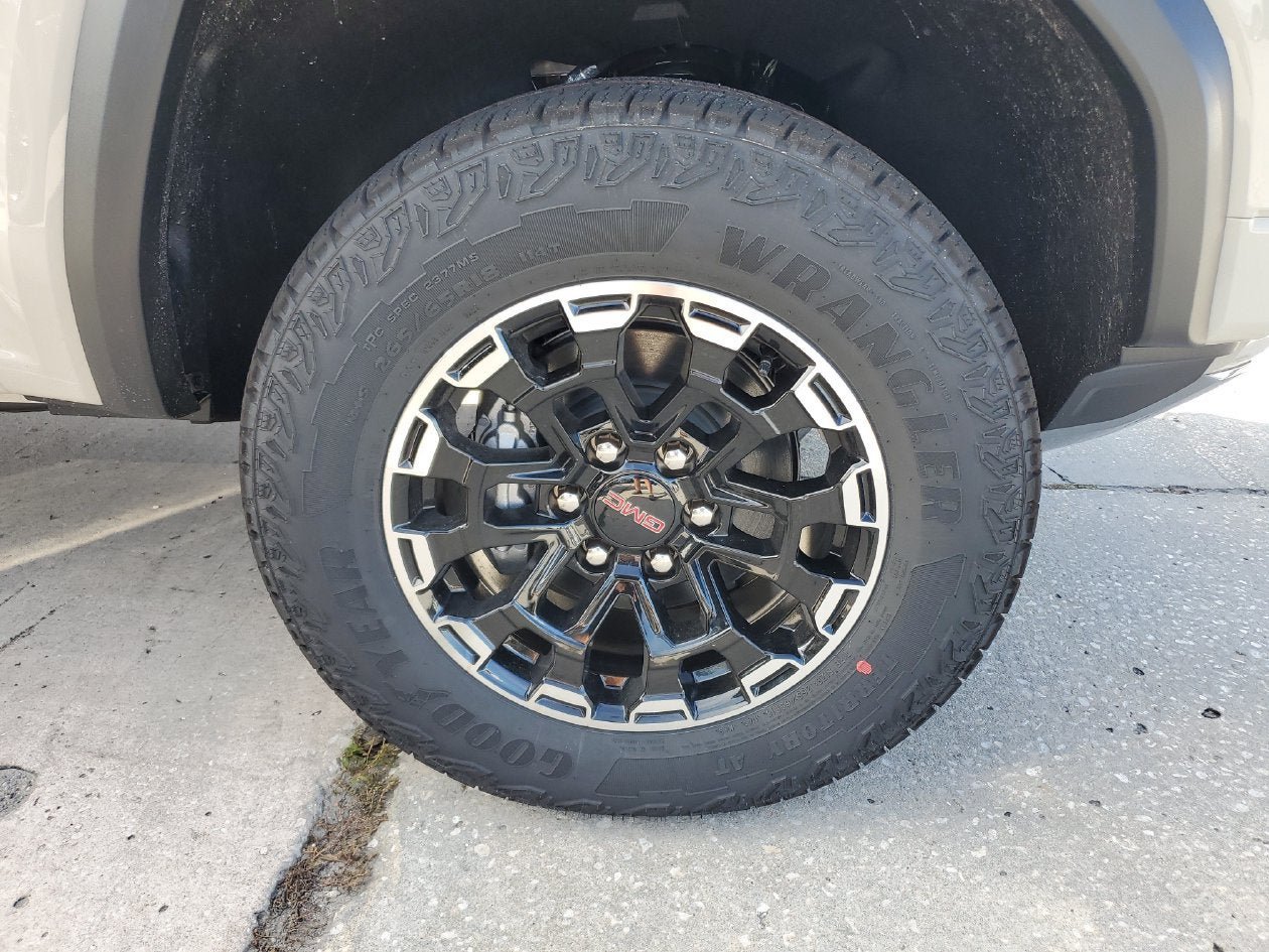 New 2026 GMC Canyon AT4 AWD/4WD image 6
