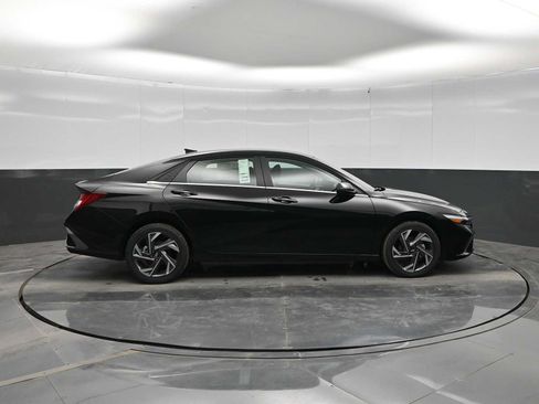 New 2026 Hyundai Elantra Limited FWD image 9