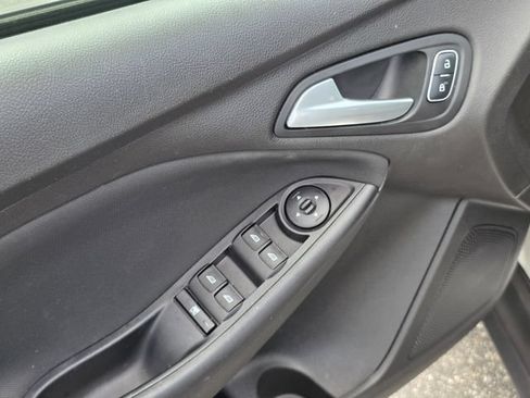 Used 2015 Ford Focus SE FWD image 21
