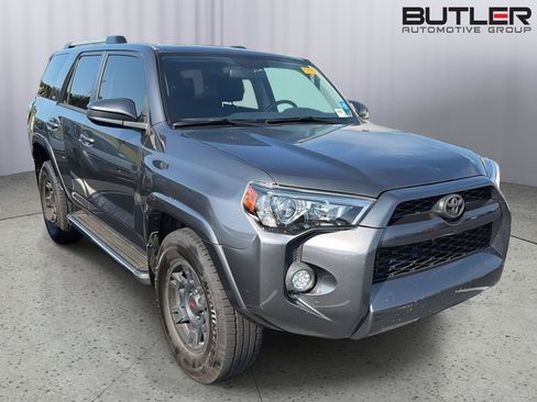 Used 2019 Toyota 4Runner SR5 RWD image 6