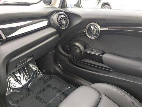 Used 2021 MINI Cooper S w/ Premium Package image 18