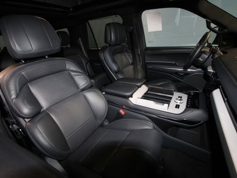 New 2026 Lincoln Navigator Reserve AWD/4WD image 21