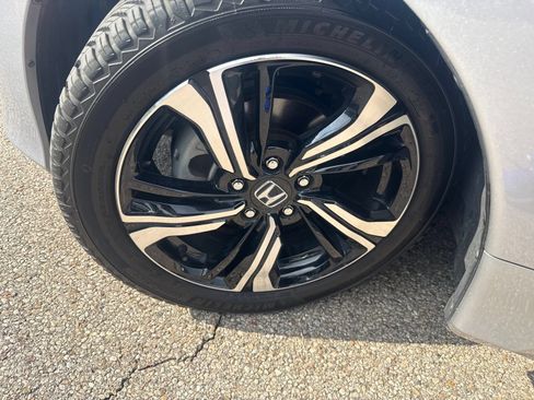 Used 2016 Honda Civic Touring image 32