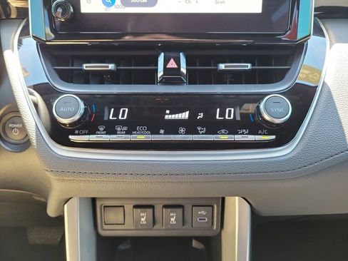 Used 2025 Toyota Corolla Cross AWD Hybrid w/ Convenience Package image 32