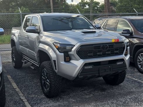 Used 2025 Toyota Tacoma TRD Sport AWD/4WD image 1