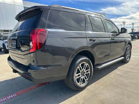 New 2025 Ford Expedition Active image 5