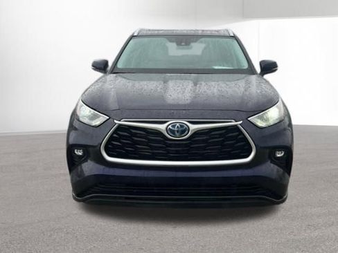 Used 2022 Toyota Highlander XLE image 2