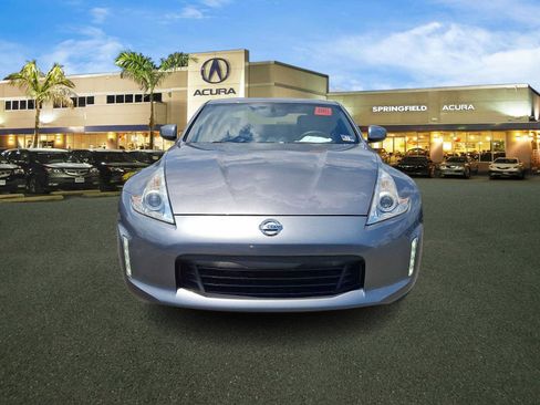 Used 2017 Nissan 370Z Coupe RWD image 2