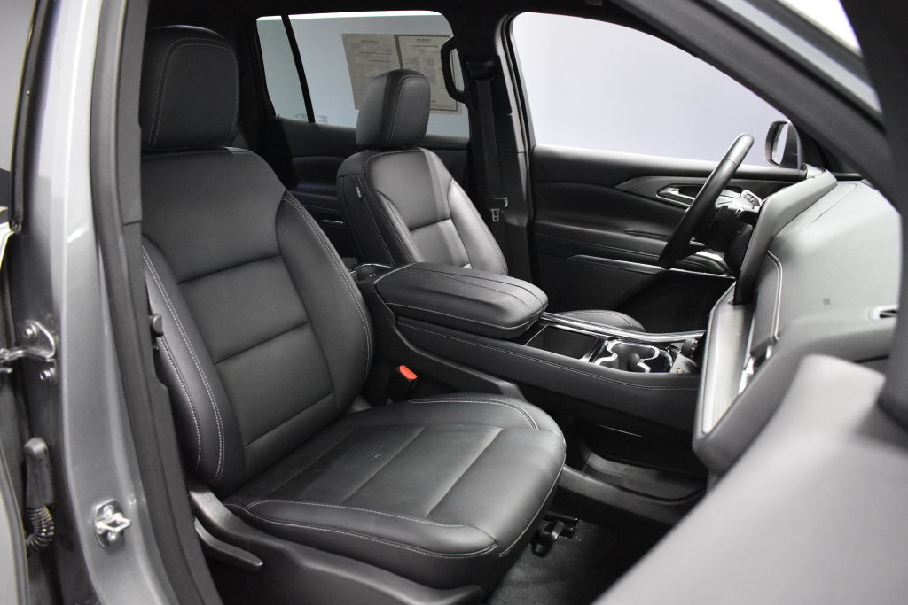 Used 2025 Chevrolet Traverse LT FWD image 14