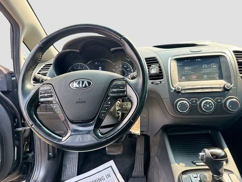 Used 2017 Kia Forte S FWD image 25