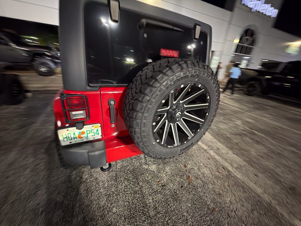 Used 2017 Jeep Wrangler Unlimited Sahara w/ Connectivity Group AWD/4WD image 25