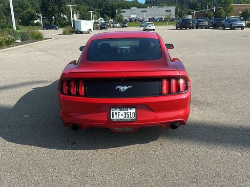 Used 2015 Ford Mustang Coupe RWD image 4