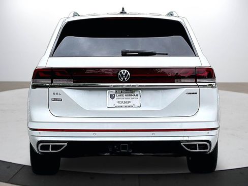 Used 2024 Volkswagen Atlas SEL Premium R-Line AWD/4WD image 8