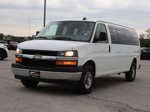 Used 2025 Chevrolet Express 3500 LT w/ LT Preferred Equipment Group RWD image 6