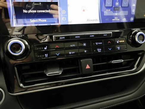 Used 2021 Toyota Highlander Platinum image 32