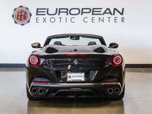 Used 2020 Ferrari Portofino RWD image 11