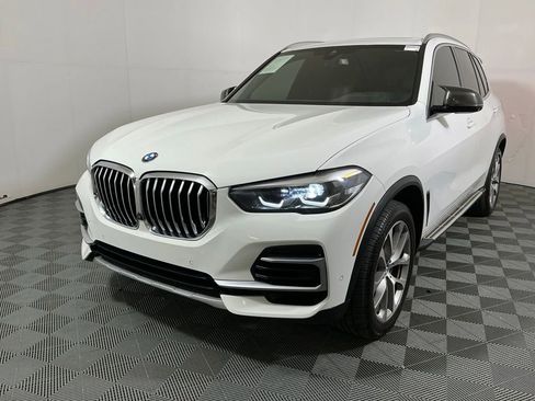 Used 2022 BMW X5 xDrive40i w/ Parking Assistance Package AWD/4WD image 2