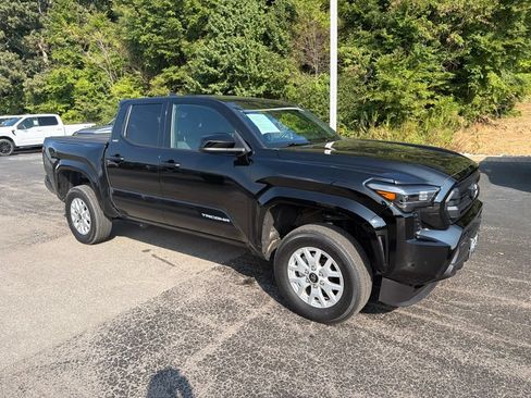 Used 2025 Toyota Tacoma SR5 w/ SR5 Upgrade Package AWD/4WD image 3
