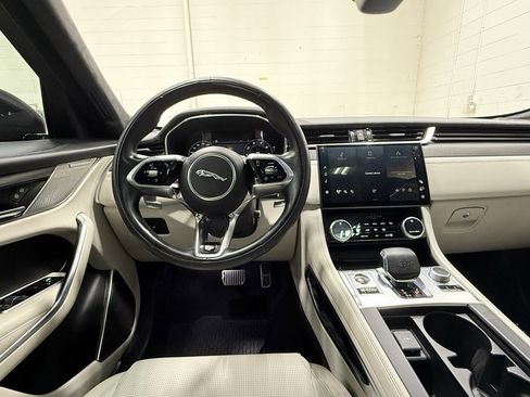 Used 2021 Jaguar F-PACE SVR image 28