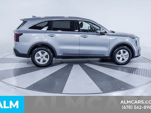Used 2024 Kia Sorento LX FWD image 17