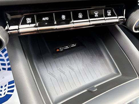 New 2025 Chevrolet Equinox EV RS w/ Convenience Package II image 37