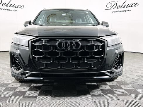 Used 2025 Audi SQ7 Premium Plus w/ Executive Package image 2