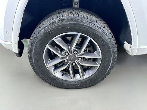 Used 2019 Jeep Grand Cherokee Overland image 8