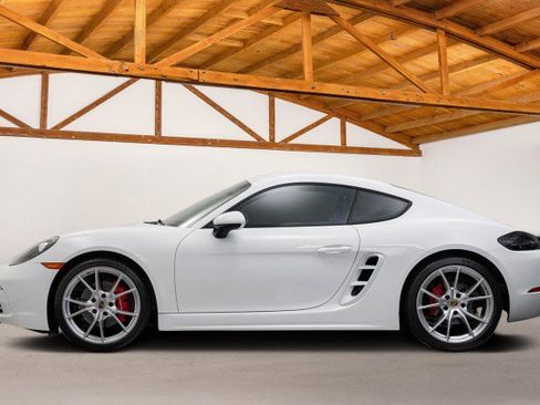 Used 2019 Porsche 718 Cayman S image 2