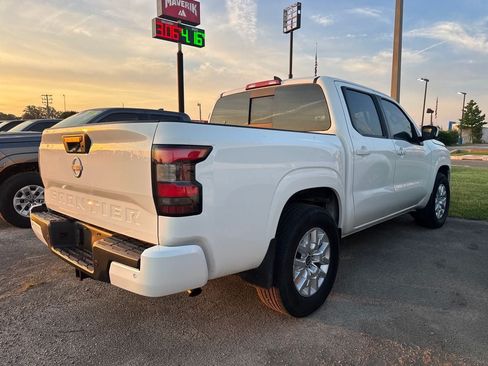 Used 2024 Nissan Frontier SV w/ SV Convenience Package RWD image 4