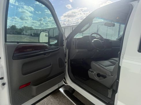 Used 2006 Ford F350 Lariat image 47