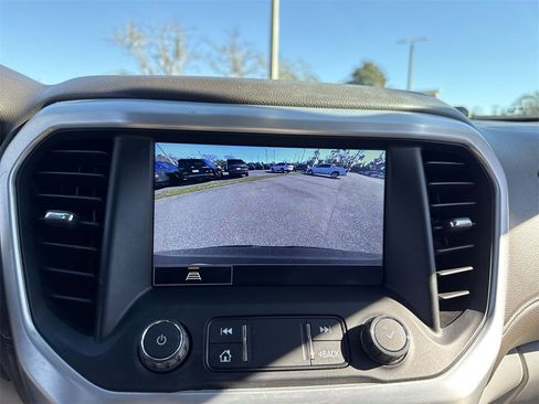 Used 2021 GMC Acadia SLT w/ Preferred Package image 18