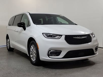 New 2026 Chrysler Pacifica Select