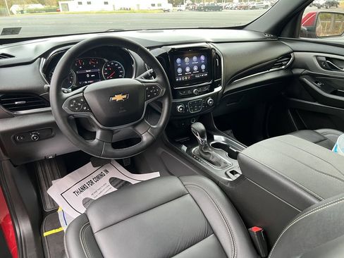 Used 2023 Chevrolet Traverse LT w/ Rear Camera Mirror Package image 17