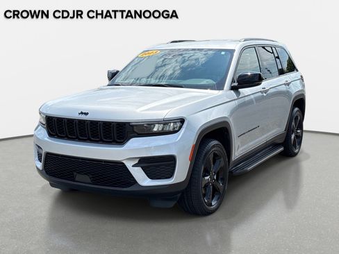 Certified 2023 Jeep Grand Cherokee Altitude AWD/4WD image 9