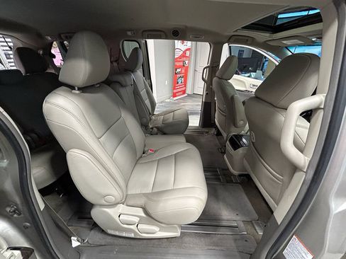 Used 2017 Toyota Sienna XLE w/ XLE Navigation Package FWD image 45